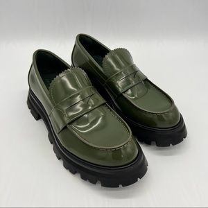 Alexander McQueen
Wander Leather Penny Loafers